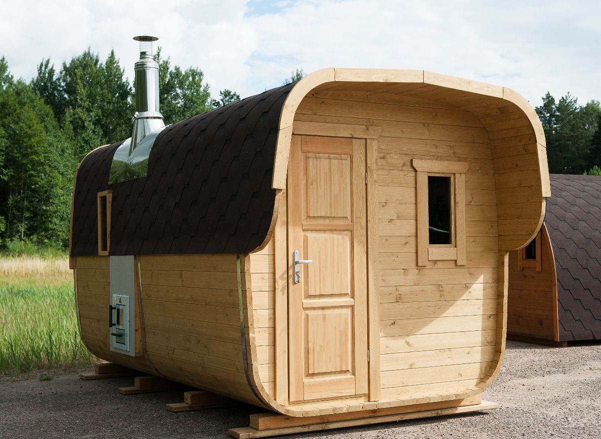 Bačkos pirtis su kaminu